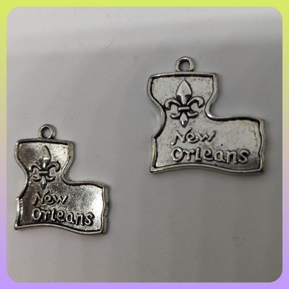 5/$25- 2, brand new silver New Orleans charms w/ fleur de lis Louisiana state - Picture 2 of 5